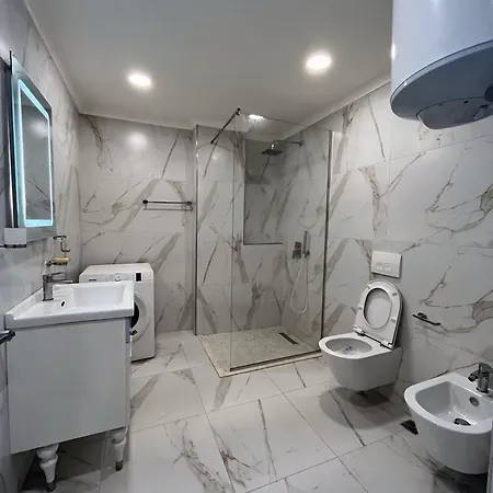 Costal Crown - Luxury 2br Seafront Apartment