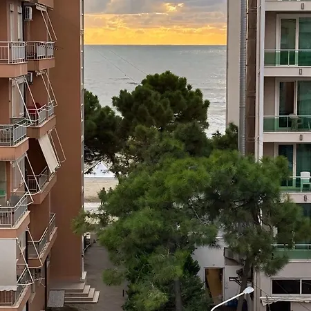 Costal Crown - Luxury 2br Seafront Apartment Golem (Tirana)